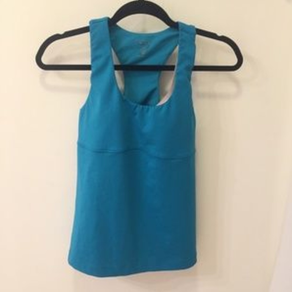 ❤️ Teal Athleta tank with built in bra size 34B